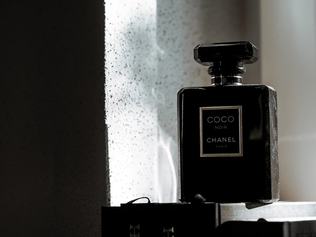 Colaboraciones Icónicas en Perfumería y Diseño