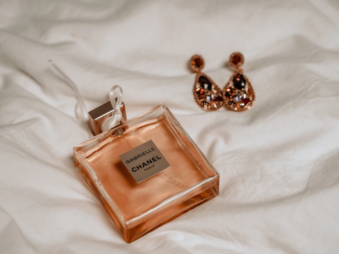 Fragancias amaderadas y especiadas para un día inolvidable